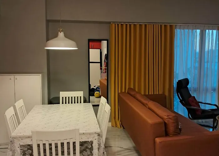 Apartment Cation, Luxury Fully Furnished With Pool Manila